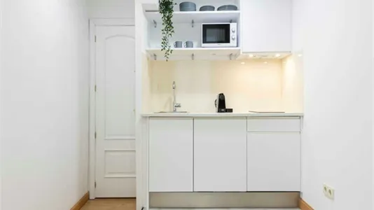Rooms in Madrid Centro - photo 8