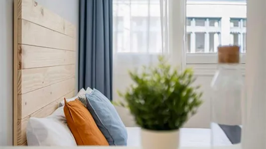 Rooms in Madrid Centro - photo 9