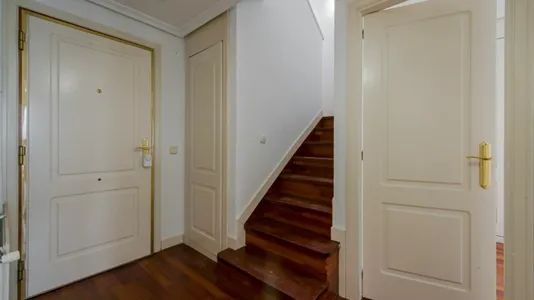 Rooms in El Encinar de los Reyes - photo 9