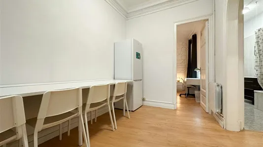 Rooms in Barcelona Ciutat Vella - photo 5