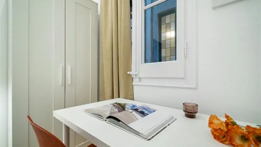 Rooms in Barcelona Eixample - photo 2