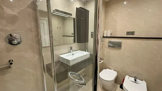 Rooms in Barcelona Eixample - photo 8