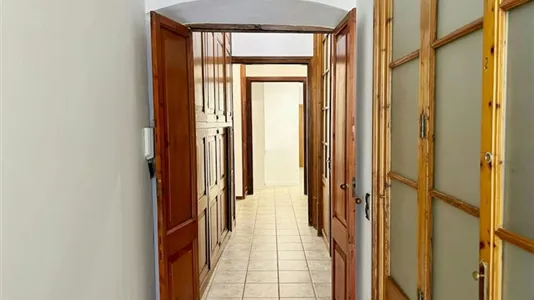 Rooms in Barcelona Ciutat Vella - photo 8