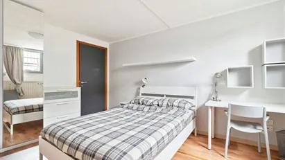Room for rent in Milano Zona 2 - Stazione Centrale, Gorla, Turro, Greco, Crescenzago, Milan Room for rent in Milano Zona 2 - Stazione Centrale, Gorla, Turro, Greco, Crescenzago, Milan