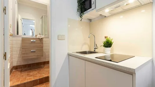 Rooms in Madrid Centro - photo 7