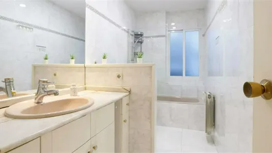 Rooms in Madrid Chamartín - photo 9