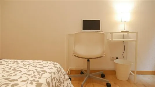 Rooms in Barcelona Eixample - photo 9