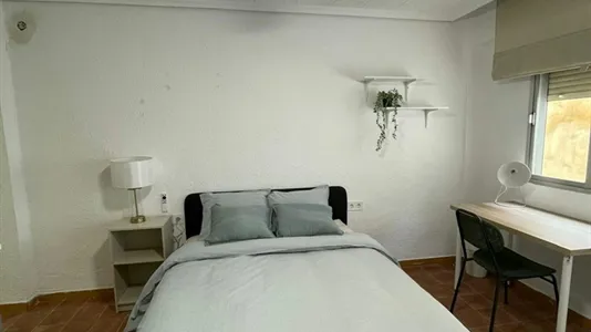Rooms in Manises - photo 4