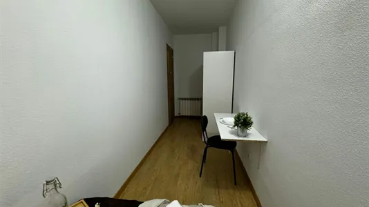 Rooms in El Encinar de los Reyes - photo 4