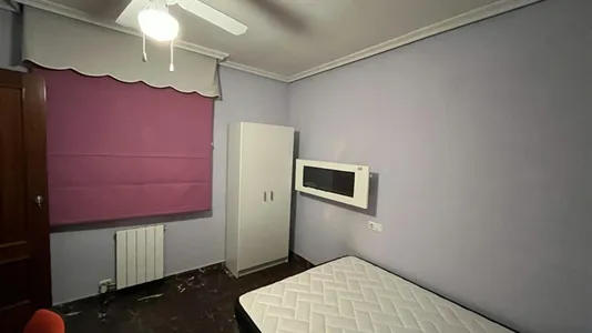Rooms in Linares - photo 10