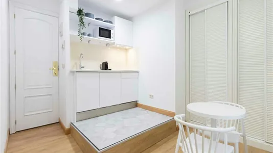 Rooms in Madrid Centro - photo 6