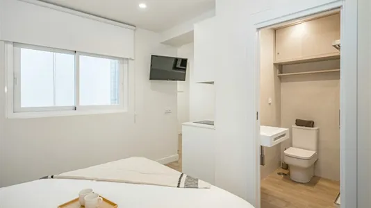 Rooms in Málaga - photo 3