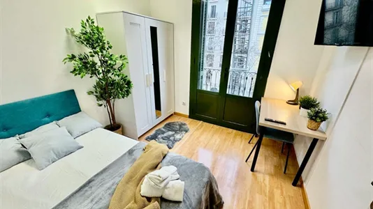 Rooms in Barcelona Eixample - photo 3