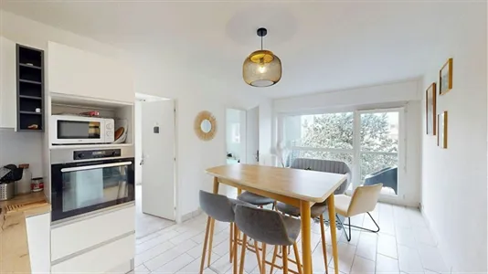 Rooms in Saint-Julien-en-Genevois - photo 9