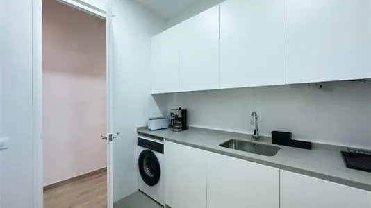 Rooms in Barcelona Eixample - photo 10