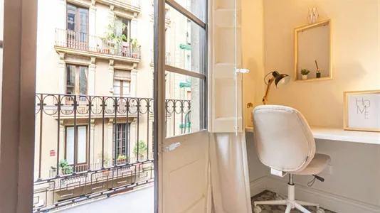 Rooms in Barcelona Ciutat Vella - photo 3