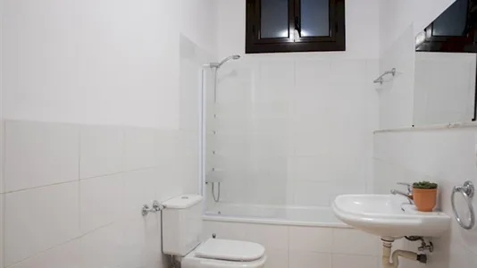 Rooms in Barcelona Ciutat Vella - photo 8