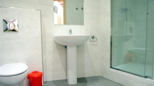 Rooms in Barcelona Ciutat Vella - photo 4
