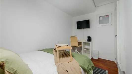Rooms in El Encinar de los Reyes - photo 3