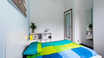 Room for rent in Milano Zona 6 - Barona, Lorenteggio, Milan