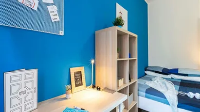 Room for rent in Milano Zona 6 - Barona, Lorenteggio, Milan