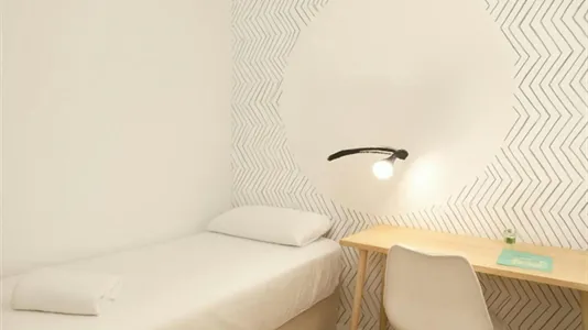 Rooms in Barcelona Ciutat Vella - photo 1