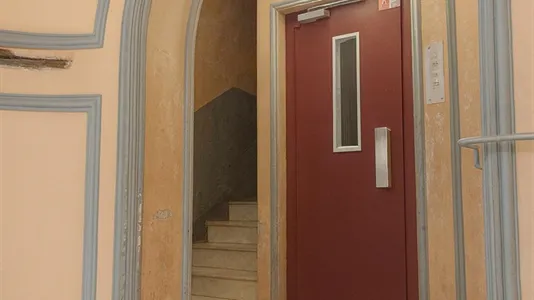 Rooms in Barcelona Ciutat Vella - photo 10