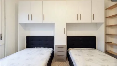 Room for rent in Milano Zona 8 - Fiera, Gallaratese, Quarto Oggiaro, Milan