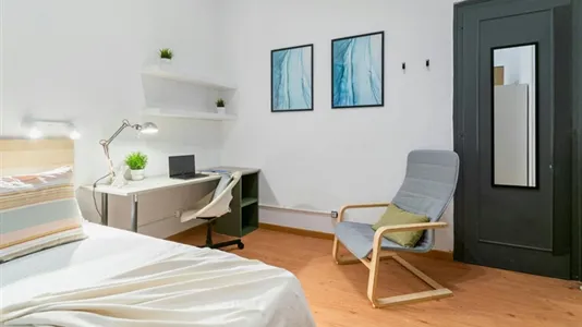 Rooms in Barcelona Ciutat Vella - photo 4