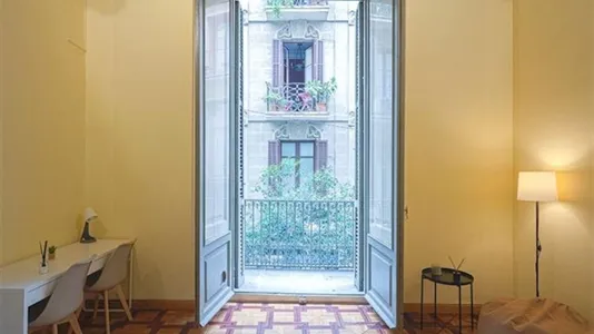 Rooms in Barcelona Ciutat Vella - photo 3