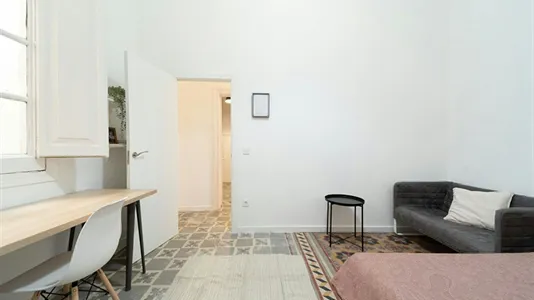 Rooms in Barcelona Ciutat Vella - photo 5