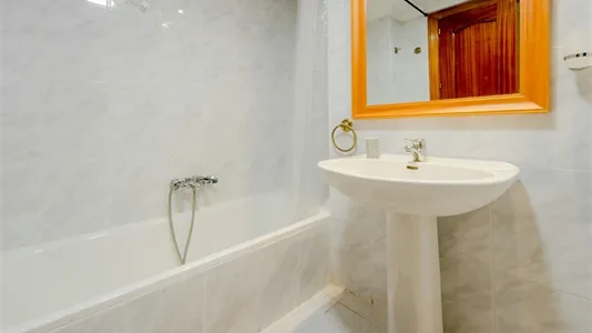 Rooms in Madrid Fuencarral-El Pardo - photo 9