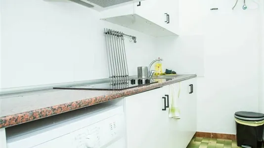 Rooms in Barcelona Ciutat Vella - photo 3