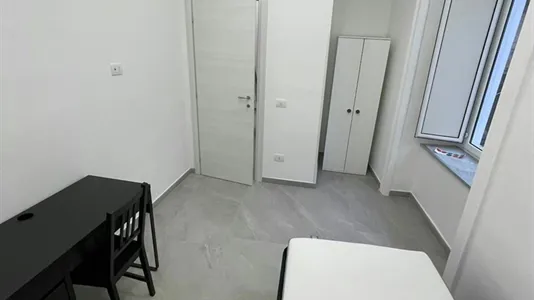 Rooms in Napoli Municipalità 3 - photo 4