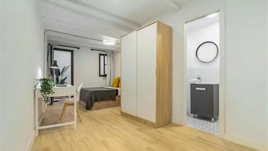 Apartments in Barcelona Ciutat Vella - photo 5