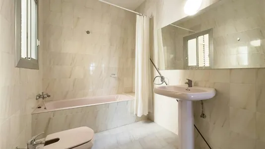 Rooms in Barcelona Ciutat Vella - photo 10