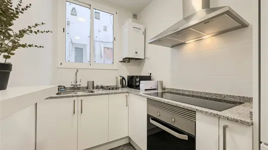 Rooms in Barcelona Ciutat Vella - photo 4