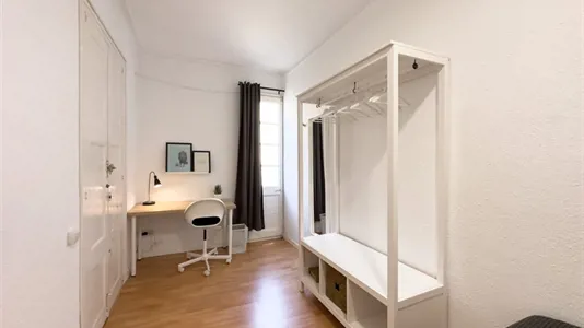 Rooms in Barcelona Ciutat Vella - photo 2