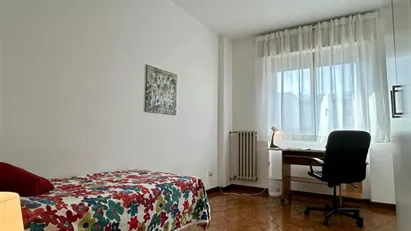 Room for rent in Milano Zona 8 - Fiera, Gallaratese, Quarto Oggiaro, Milan