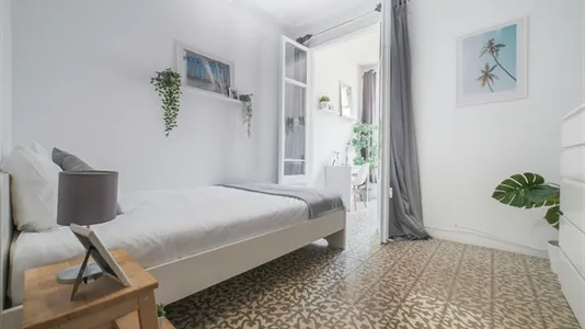 Rooms in Barcelona Eixample - photo 2