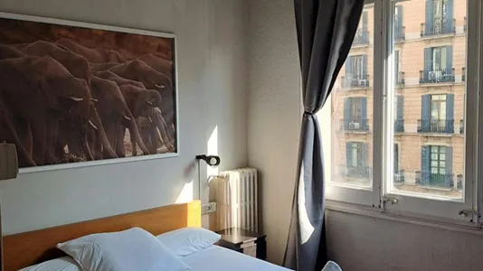 Rooms in Barcelona Eixample - photo 1