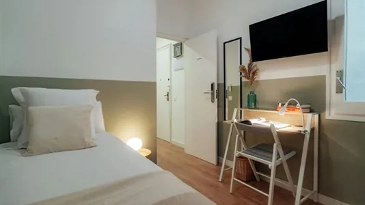 Rooms in Barcelona Eixample - photo 3