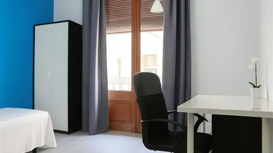 Rooms in Barcelona Ciutat Vella - photo 2