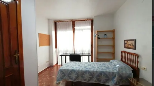 Rooms in Granada - photo 2