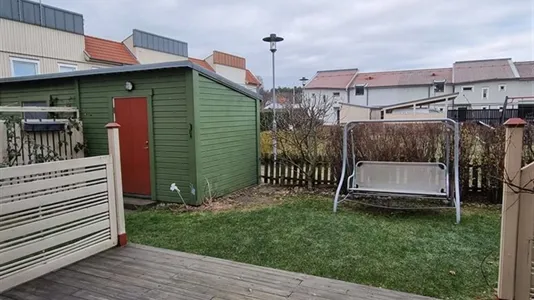 Houses in Södertälje - photo 6