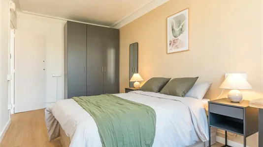 Rooms in Barcelona Ciutat Vella - photo 3
