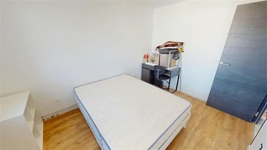 Apartments in Grenoble - photo 2