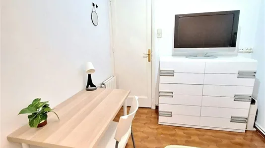 Rooms in Barcelona Sants-Montjuïc - photo 2