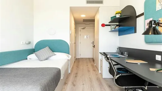 Rooms in Barcelona Sants-Montjuïc - photo 5