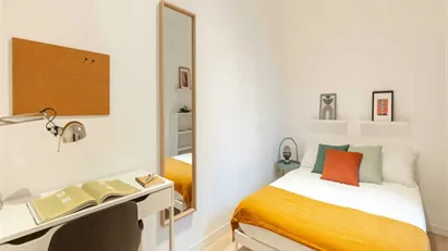Room for rent in Milano Zona 6 - Barona, Lorenteggio, Milan
